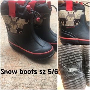 Snow boots sz 5/6